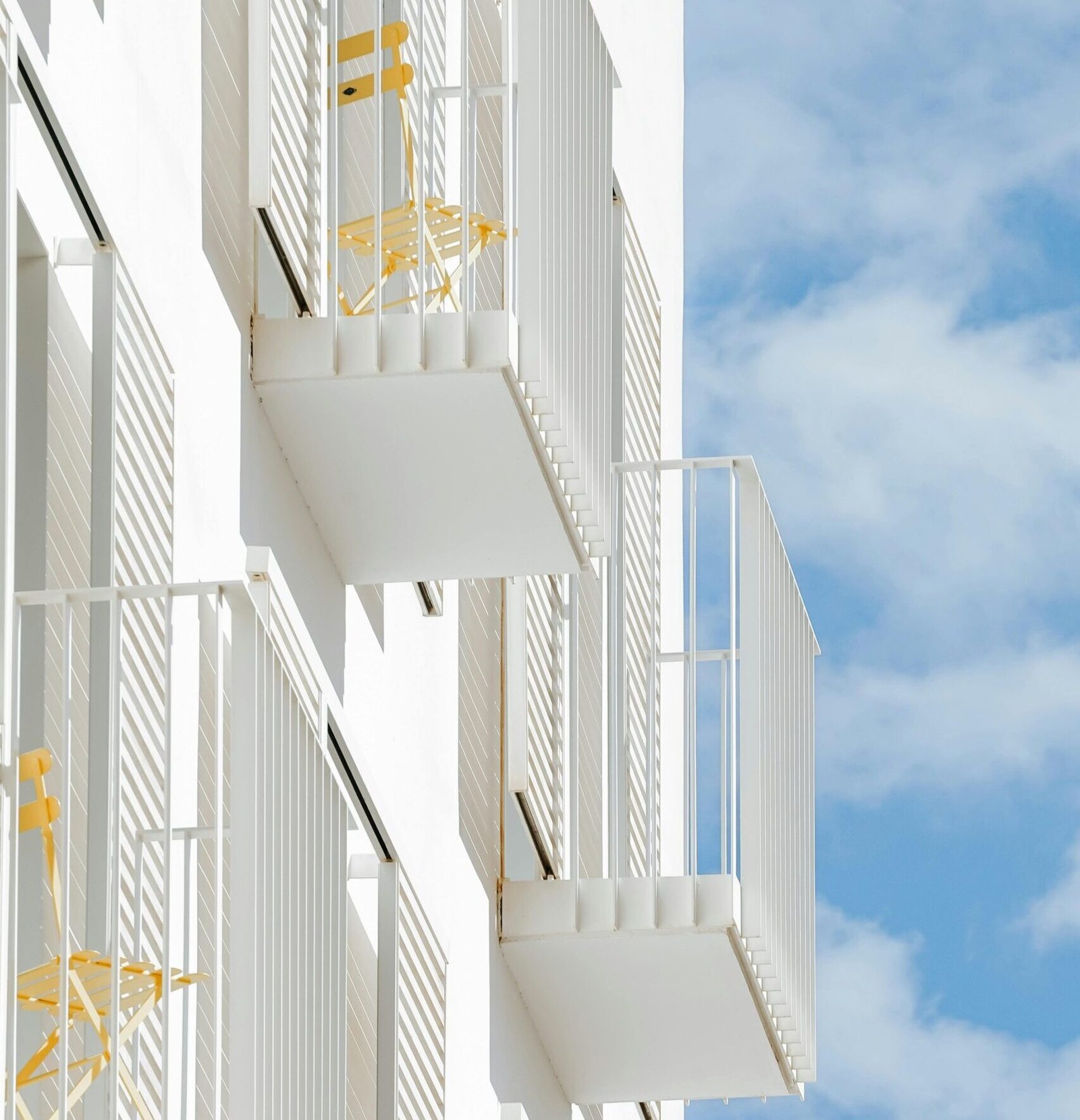 Why Modern Living Leaves Us Disconnected From Ourselves pexels tobias reinert 1248572188 28700694